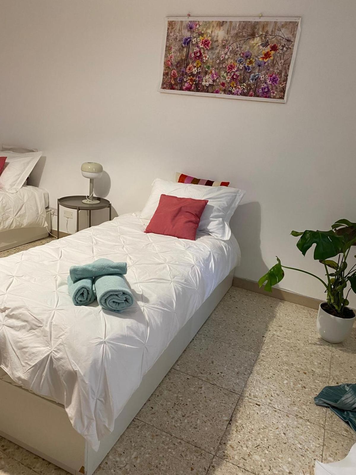 Pretty House Apartment Rom
